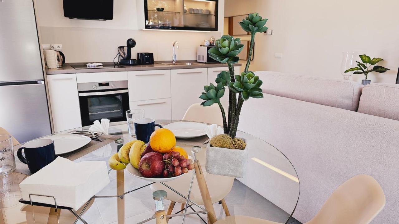 Nogalera Quintessence Apartment With Private Parking By Namaste Elite 토레몰리노스 외부 사진